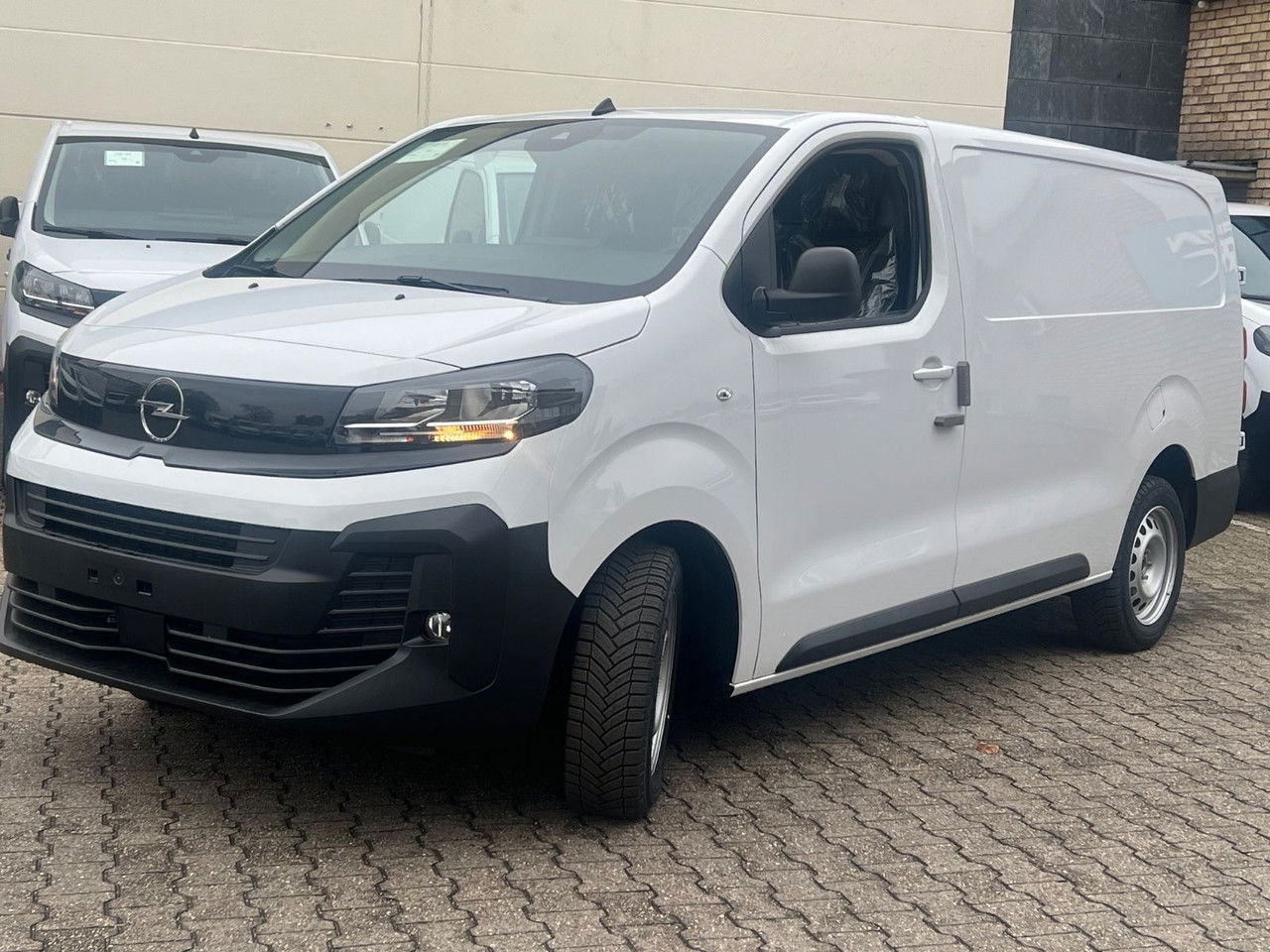 Opel Vivaro L3H1 144 PS Schalter Allwetter AHK Rückfa - Суцільнометалевий фургон: фото 4 Opel Vivaro L3H1 144 PS Schalter Allwetter AHK Rückfa - Суцільнометалевий фургон: фото 4