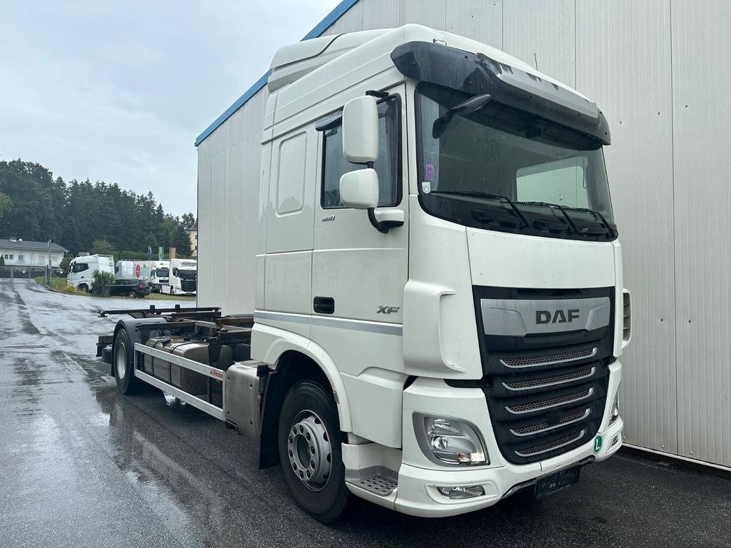 DAF XF 460 SpaceCab Retarder TÜV neu - Контейнеровоз/ Змінний кузов вантажівка: фото 2 DAF XF 460 SpaceCab Retarder TÜV neu - Контейнеровоз/ Змінний кузов вантажівка: фото 2