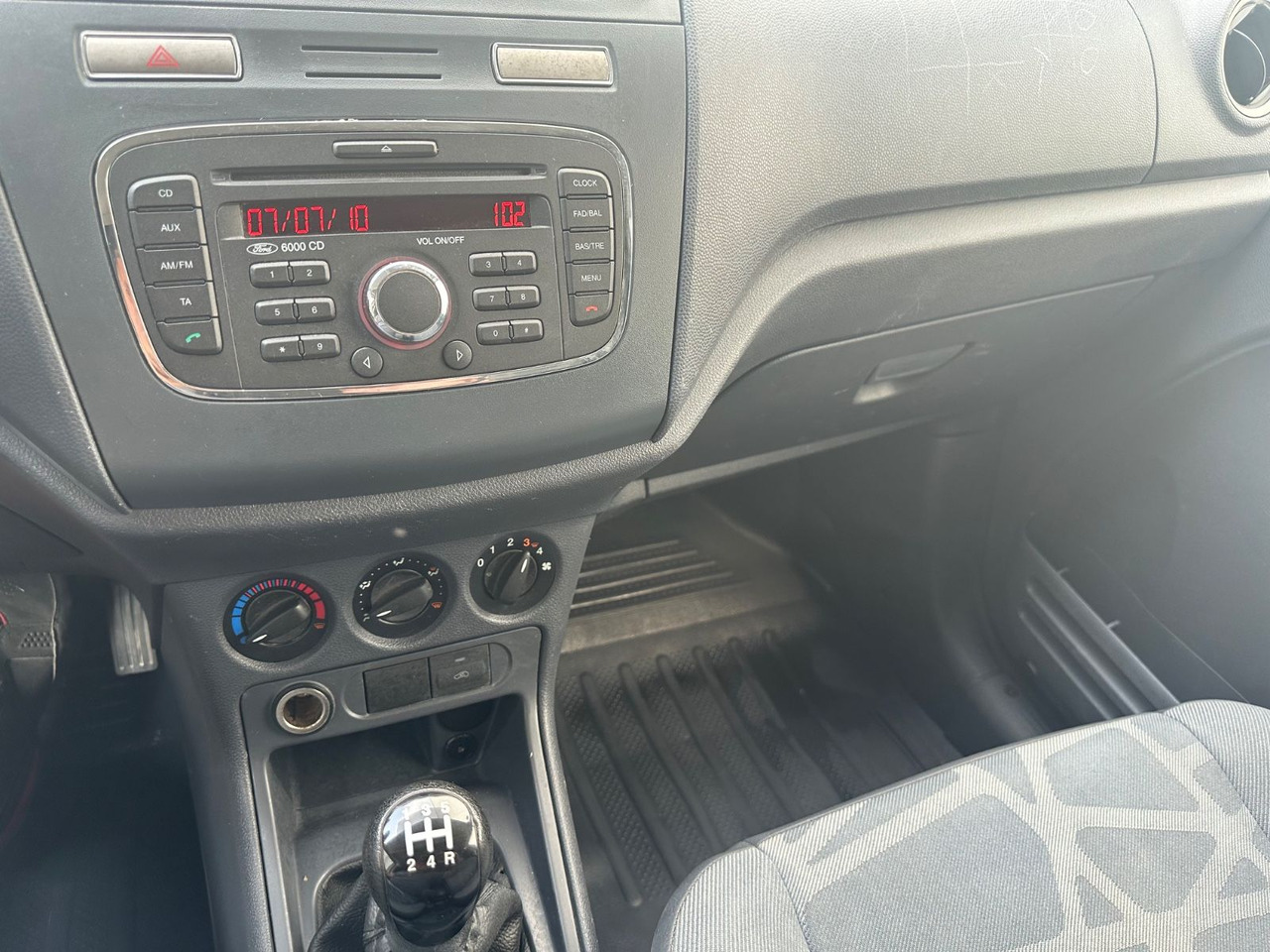 Суцільнометалевий фургон Ford Transit Connect: фото 7 Суцільнометалевий фургон Ford Transit Connect: фото 7