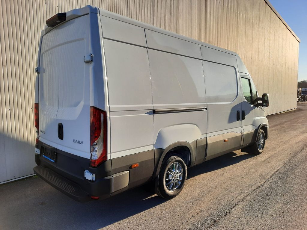 Iveco Daily 35S14 8g HiMatic L3H2 Mod.25 Iveco Daily 35S14 8g HiMatic L3H2 Mod.25 - Суцільнометалевий фургон: фото 3 Iveco Daily 35S14 8g HiMatic L3H2 Mod.25 Iveco Daily 35S14 8g HiMatic L3H2 Mod.25 - Суцільнометалевий фургон: фото 3