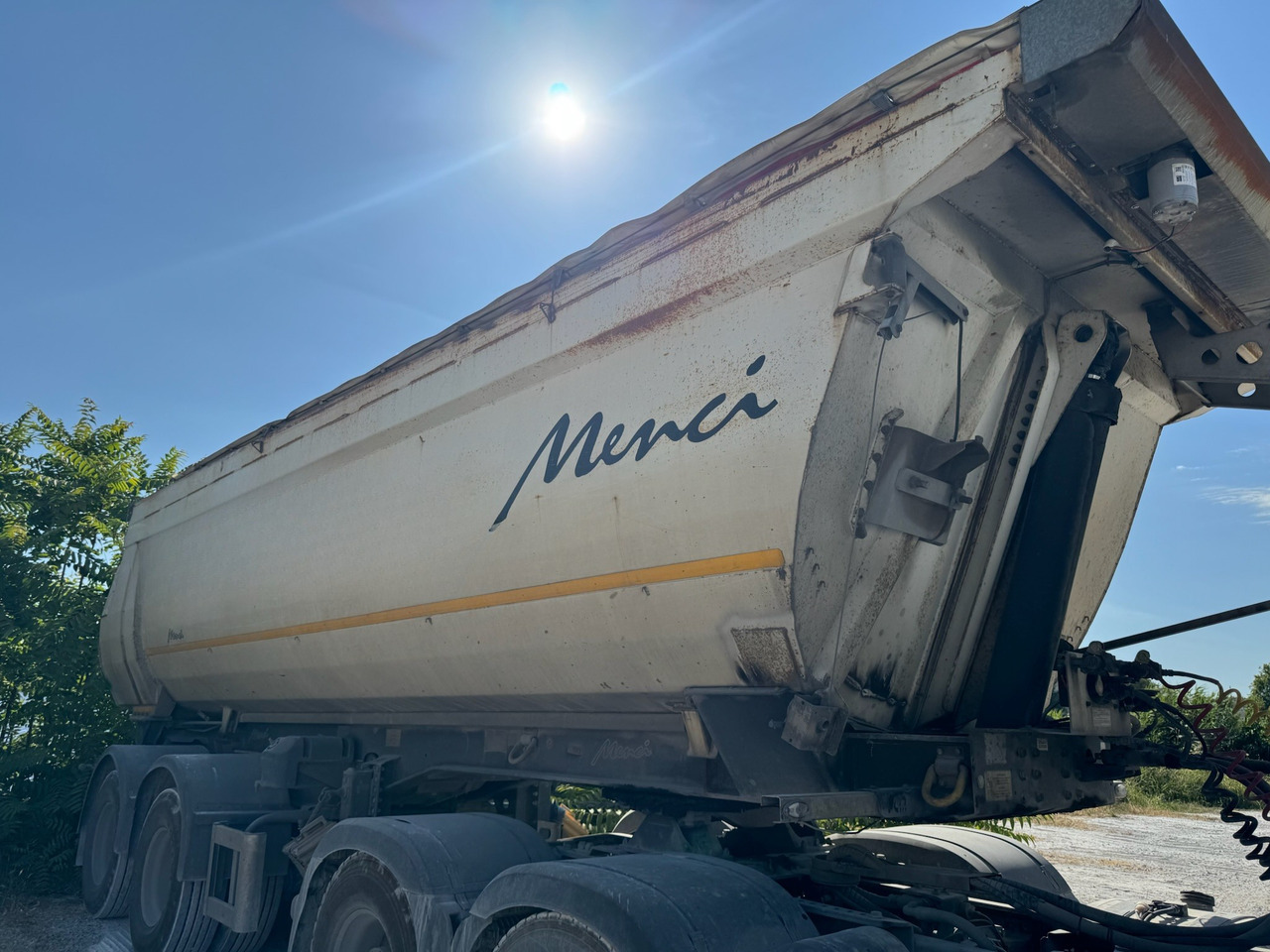 MENCI Semirimorchio Ribaltabile Mezzo d'opera - Самоскид напівпричіп: фото 1 MENCI Semirimorchio Ribaltabile Mezzo d'opera - Самоскид напівпричіп: фото 1