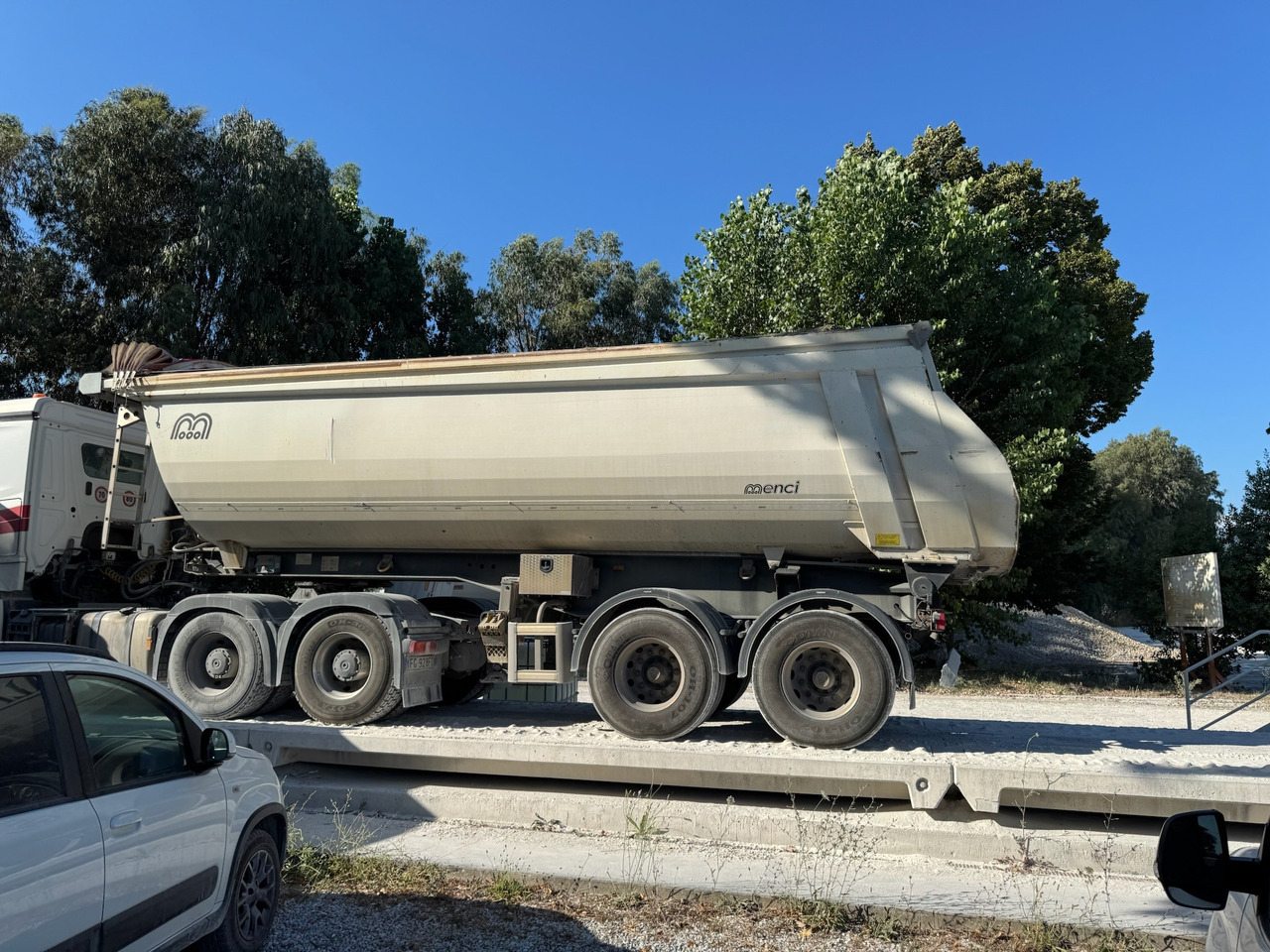 MENCI Semirimorchio Ribaltabile Mezzo d'opera - Самоскид напівпричіп: фото 4 MENCI Semirimorchio Ribaltabile Mezzo d'opera - Самоскид напівпричіп: фото 4
