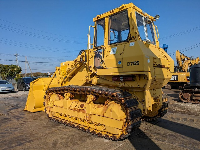KOMATSU D75S-5 - Гусеничний навантажувач: фото 4 KOMATSU D75S-5 - Гусеничний навантажувач: фото 4