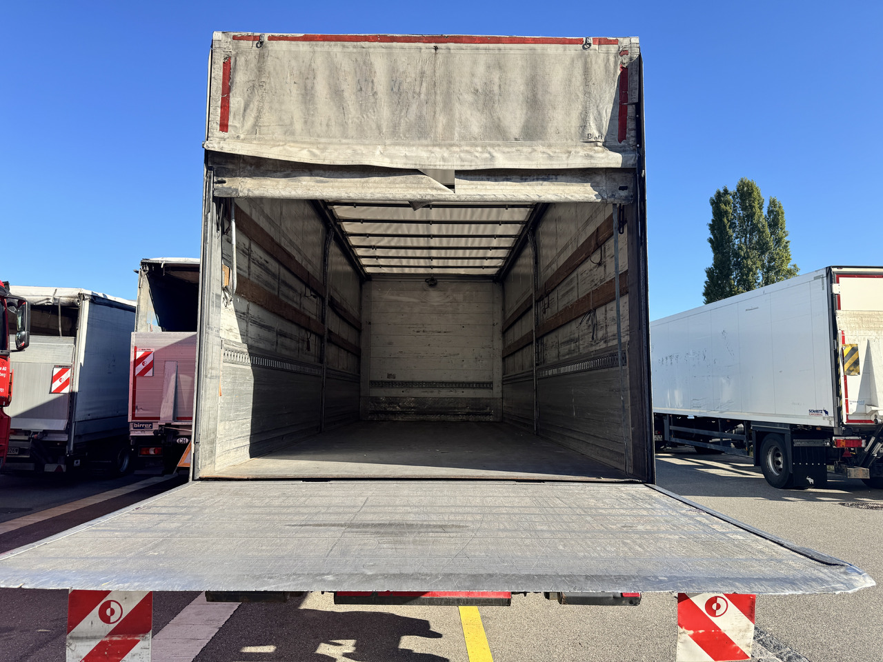 MERCEDES-BENZ Actros 1836 4x2 Blache-Hebebühne - Тентована вантажівка: фото 4 MERCEDES-BENZ Actros 1836 4x2 Blache-Hebebühne - Тентована вантажівка: фото 4