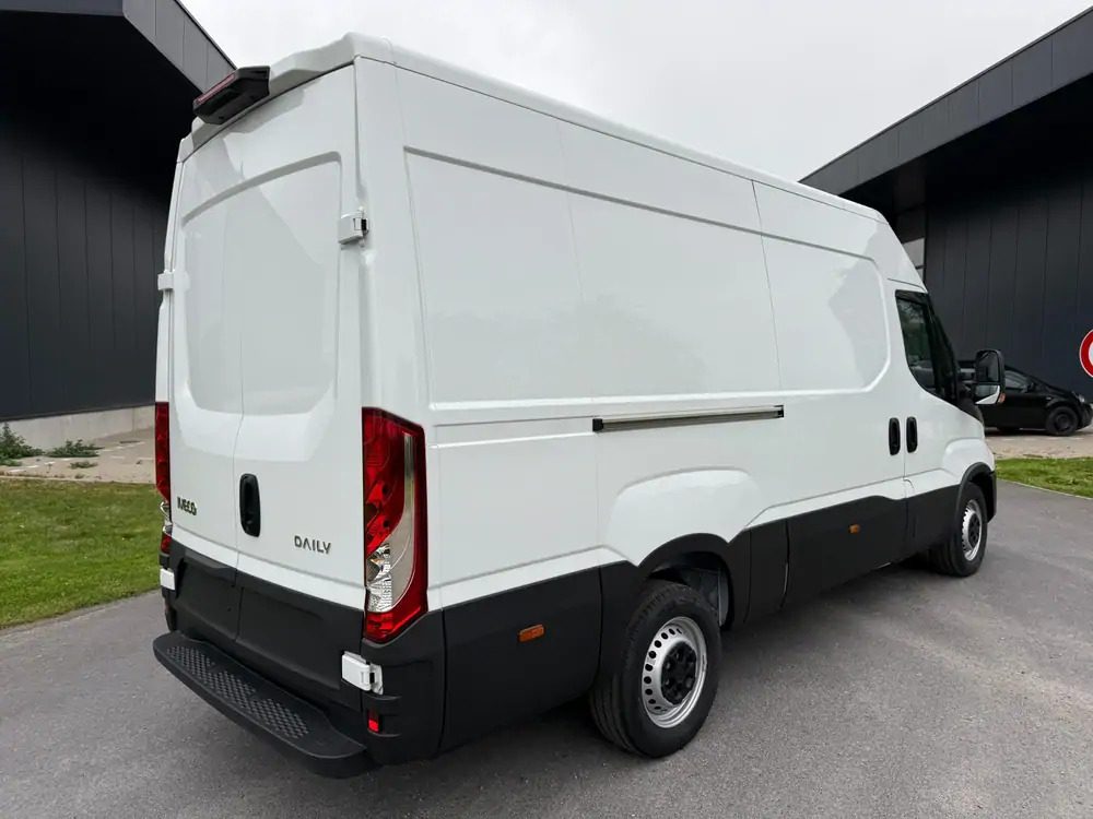 Iveco Daily 35-140 *L2H2*DISPO DE STOCK*Airco*Cruise control - Суцільнометалевий фургон: фото 5 Iveco Daily 35-140 *L2H2*DISPO DE STOCK*Airco*Cruise control - Суцільнометалевий фургон: фото 5