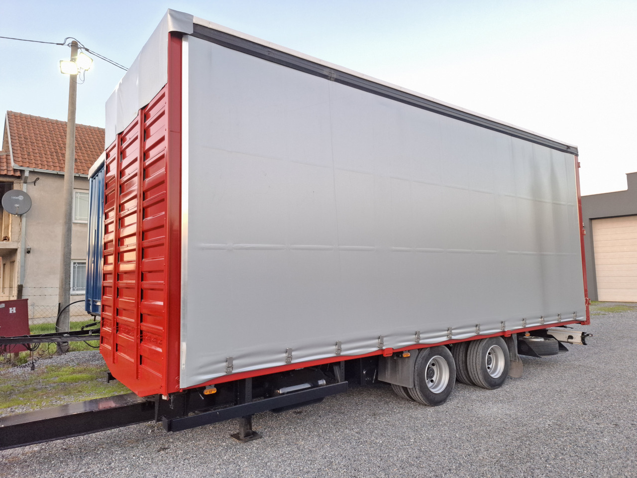 Тентована вантажівка MAN TGX 26.440 E6 + SCHMITZ: фото 48