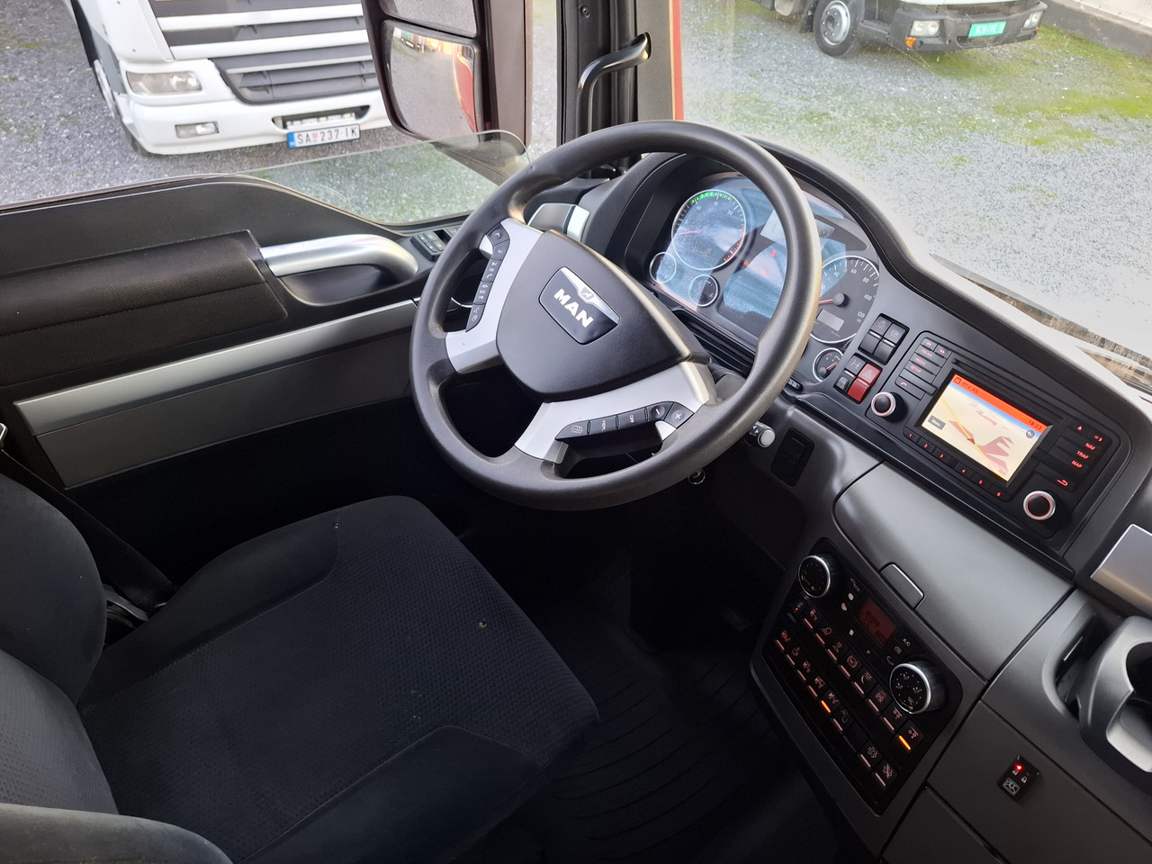 Тентована вантажівка MAN TGX 26.440 E6 + SCHMITZ: фото 13