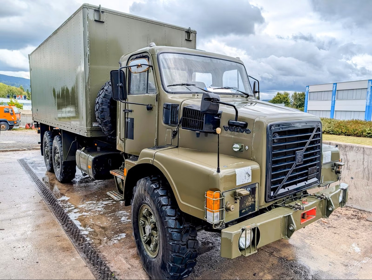 VOLVO N10 - Вантажівка з закритим кузовом: фото 2 VOLVO N10 - Вантажівка з закритим кузовом: фото 2