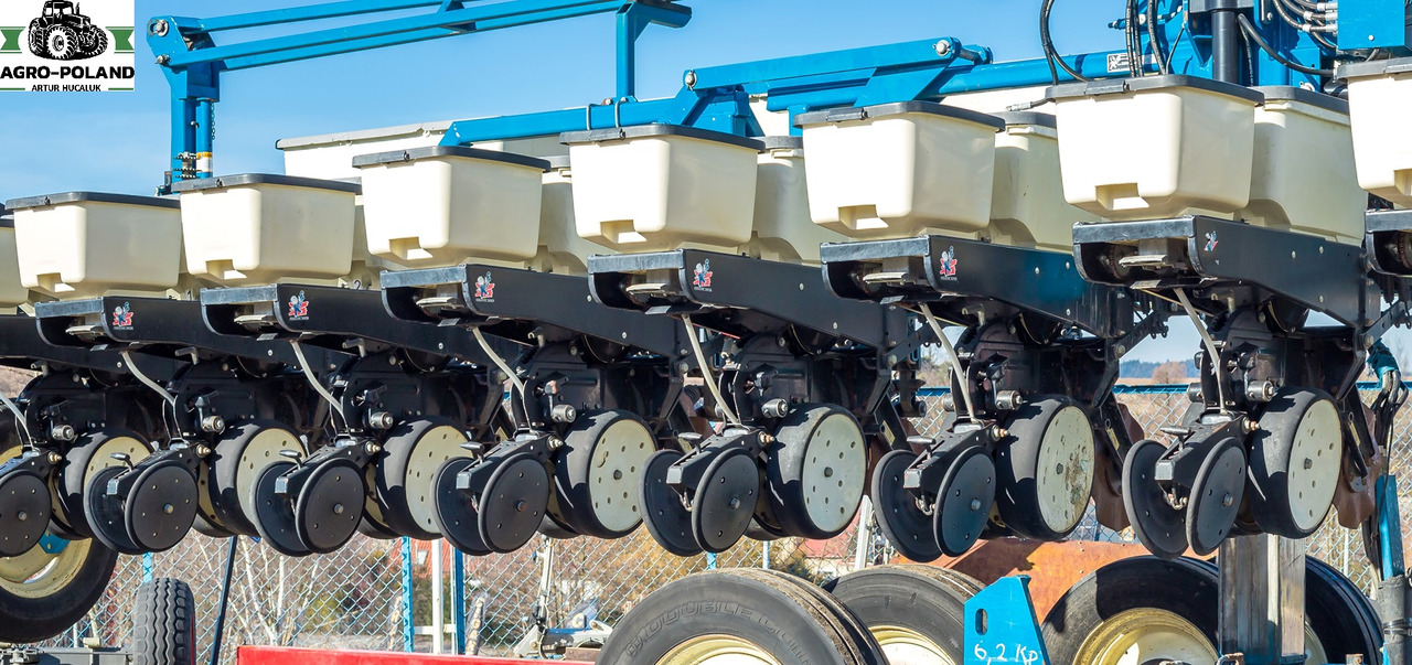 KINZE 3600 - 2006 ROK - 12 RZĘDOWY + ZBIORNIK NA NAWÓZ I MIKROELEMENTY - Сівалка точного висіву: фото 4 KINZE 3600 - 2006 ROK - 12 RZĘDOWY + ZBIORNIK NA NAWÓZ I MIKROELEMENTY - Сівалка точного висіву: фото 4