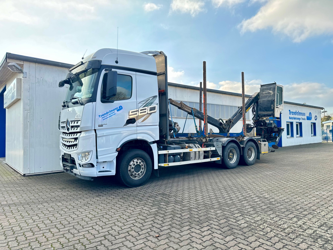 Mercedes Arocs 3358 L 6x4 Radstand 4500 Arocs 3358 L 6x4 Blatt-Luft Gefedert - Лісовоз: фото 1 Mercedes Arocs 3358 L 6x4 Radstand 4500 Arocs 3358 L 6x4 Blatt-Luft Gefedert - Лісовоз: фото 1