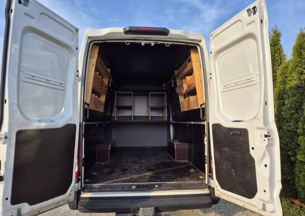 Iveco Iveco 35s18 3.0 180KM Brygadówka manual - Вантажопасажирський фургон: фото 4 Iveco Iveco 35s18 3.0 180KM Brygadówka manual - Вантажопасажирський фургон: фото 4