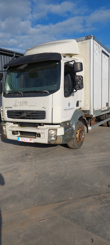 VOLVO FL240 - Вантажівка з закритим кузовом: фото 1 VOLVO FL240 - Вантажівка з закритим кузовом: фото 1