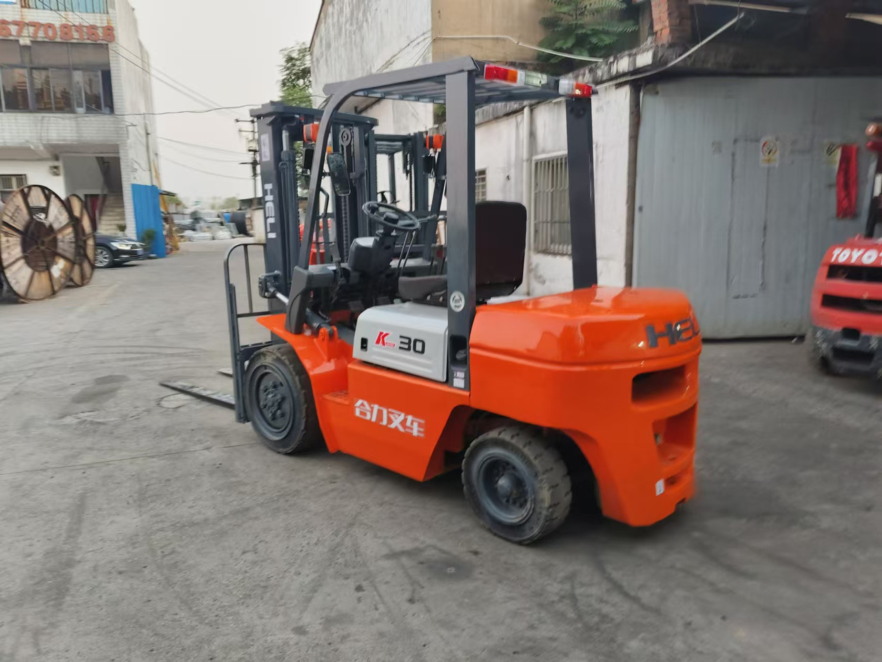 HELI k30 used 3 ton diesel forklift Customizable mast clamps low price - Дизельний навантажувач: фото 3 HELI k30 used 3 ton diesel forklift Customizable mast clamps low price - Дизельний навантажувач: фото 3
