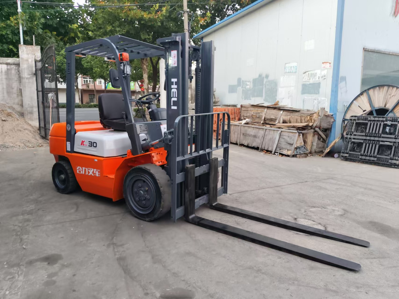 HELI k30 used 3 ton diesel forklift Customizable mast clamps low price - Дизельний навантажувач: фото 5 HELI k30 used 3 ton diesel forklift Customizable mast clamps low price - Дизельний навантажувач: фото 5