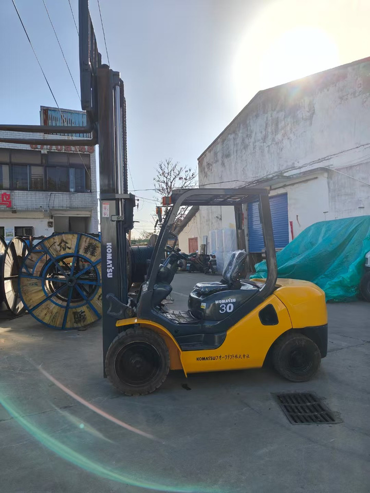 KOMATSU FD30T japan brand used 3 ton forklift Komatsu diesel forklift - Дизельний навантажувач: фото 4 KOMATSU FD30T japan brand used 3 ton forklift Komatsu diesel forklift - Дизельний навантажувач: фото 4