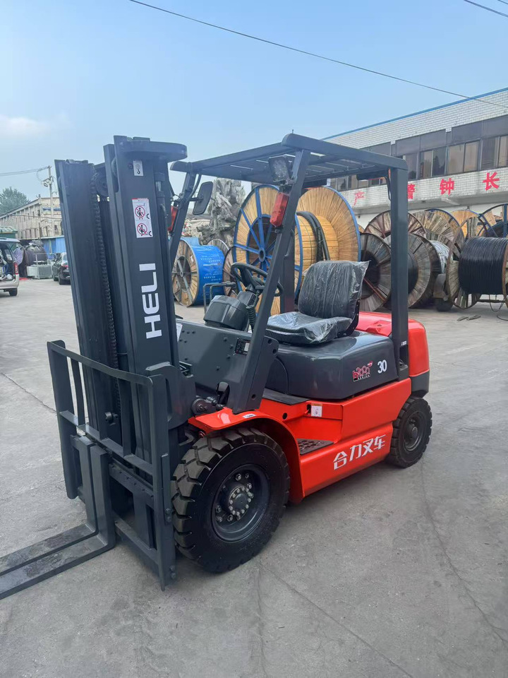 Heli stock new 2024 model 3T diesel forklift Customizable Mast & Clamp - Дизельний навантажувач: фото 1 Heli stock new 2024 model 3T diesel forklift Customizable Mast & Clamp - Дизельний навантажувач: фото 1