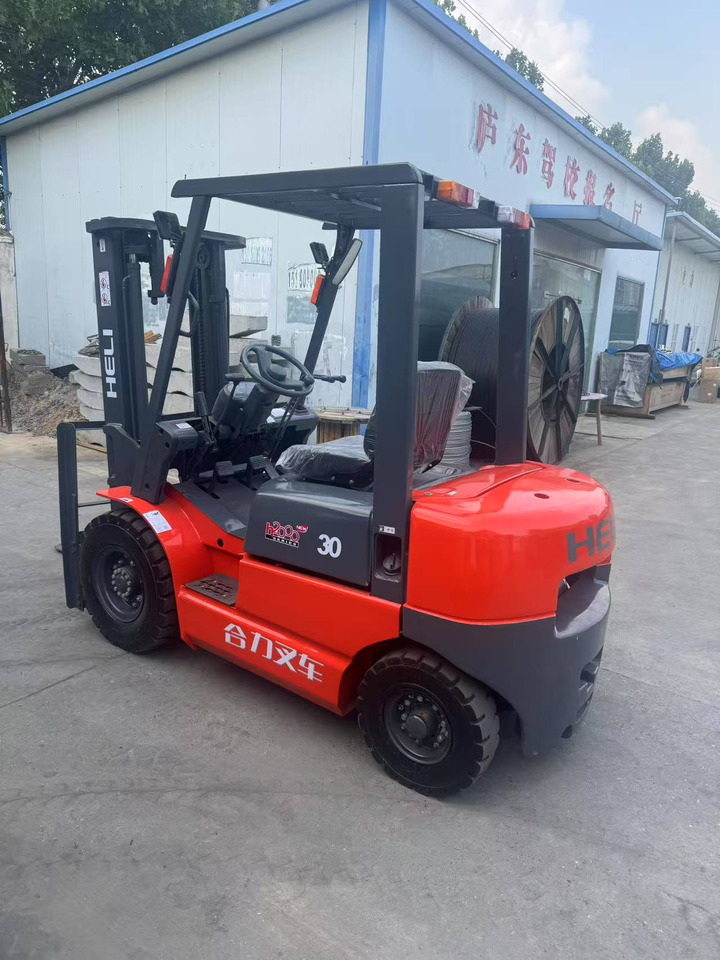 Heli stock new 2024 model 3T diesel forklift Customizable Mast & Clamp - Дизельний навантажувач: фото 4 Heli stock new 2024 model 3T diesel forklift Customizable Mast & Clamp - Дизельний навантажувач: фото 4