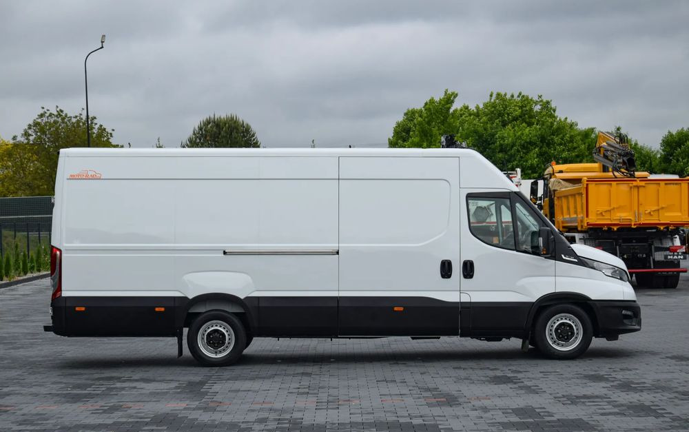 Iveco DAILY MAXI 35S16 / 2.3 - 160 KM / AUTOMAT HI-MATIC / NOWY MODEL / 3 OSOBY / DOSTAWCZE / BLASZAK / KLIMA / CZUJNIKI COFANIA / NISKI PRZEBIEG / 2022 / SERWISOWANY / Z NIEMIEC - Суцільнометалевий фургон: фото 4 Iveco DAILY MAXI 35S16 / 2.3 - 160 KM / AUTOMAT HI-MATIC / NOWY MODEL / 3 OSOBY / DOSTAWCZE / BLASZAK / KLIMA / CZUJNIKI COFANIA / NISKI PRZEBIEG / 2022 / SERWISOWANY / Z NIEMIEC - Суцільнометалевий фургон: фото 4