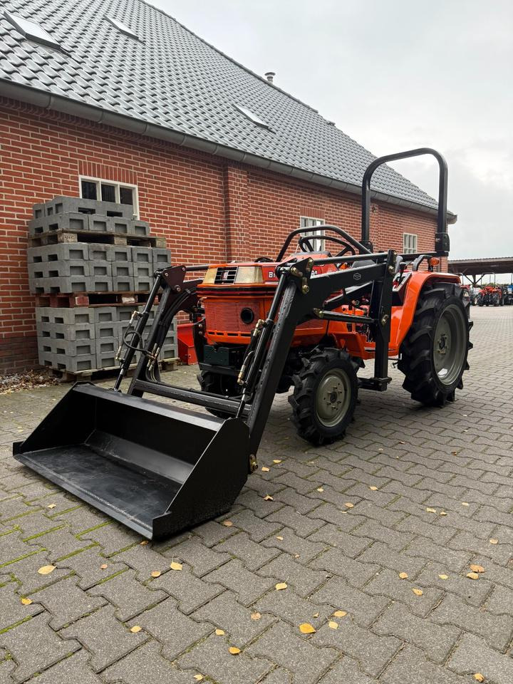 Kleintraktor Kubota B1-17 mit Frontlader ab 125 € pro Monat. - Мінітрактор: фото 1 Kleintraktor Kubota B1-17 mit Frontlader ab 125 € pro Monat. - Мінітрактор: фото 1