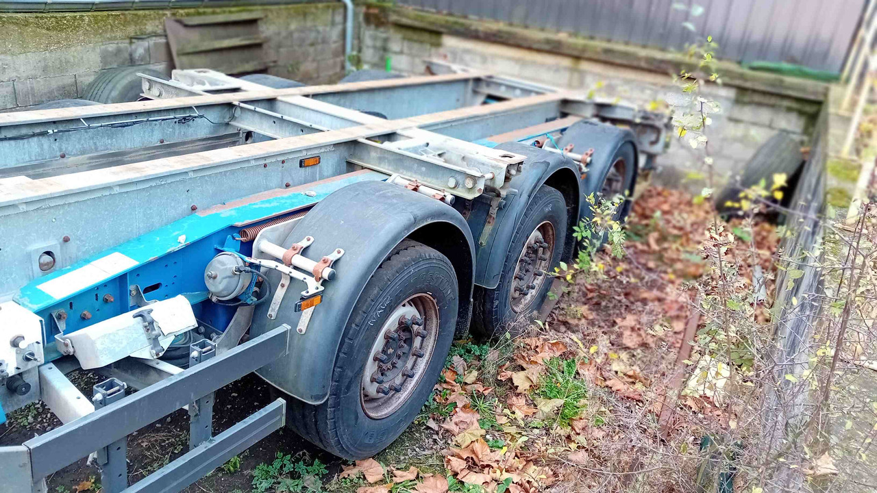 SCHMITZ CARGOBULL châssis porte-conteneur semi-remorque Os - type SGF*3 - adaptable pour conteneur 20' et 40' - Контейнеровоз/ Змінний кузов напівпричіп: фото 3 SCHMITZ CARGOBULL châssis porte-conteneur semi-remorque Os - type SGF*3 - adaptable pour conteneur 20' et 40' - Контейнеровоз/ Змінний кузов напівпричіп: фото 3