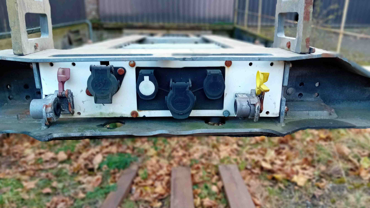 SCHMITZ CARGOBULL châssis porte-conteneur semi-remorque Os - type SGF*3 - adaptable pour conteneur 20' et 40' - Контейнеровоз/ Змінний кузов напівпричіп: фото 5 SCHMITZ CARGOBULL châssis porte-conteneur semi-remorque Os - type SGF*3 - adaptable pour conteneur 20' et 40' - Контейнеровоз/ Змінний кузов напівпричіп: фото 5