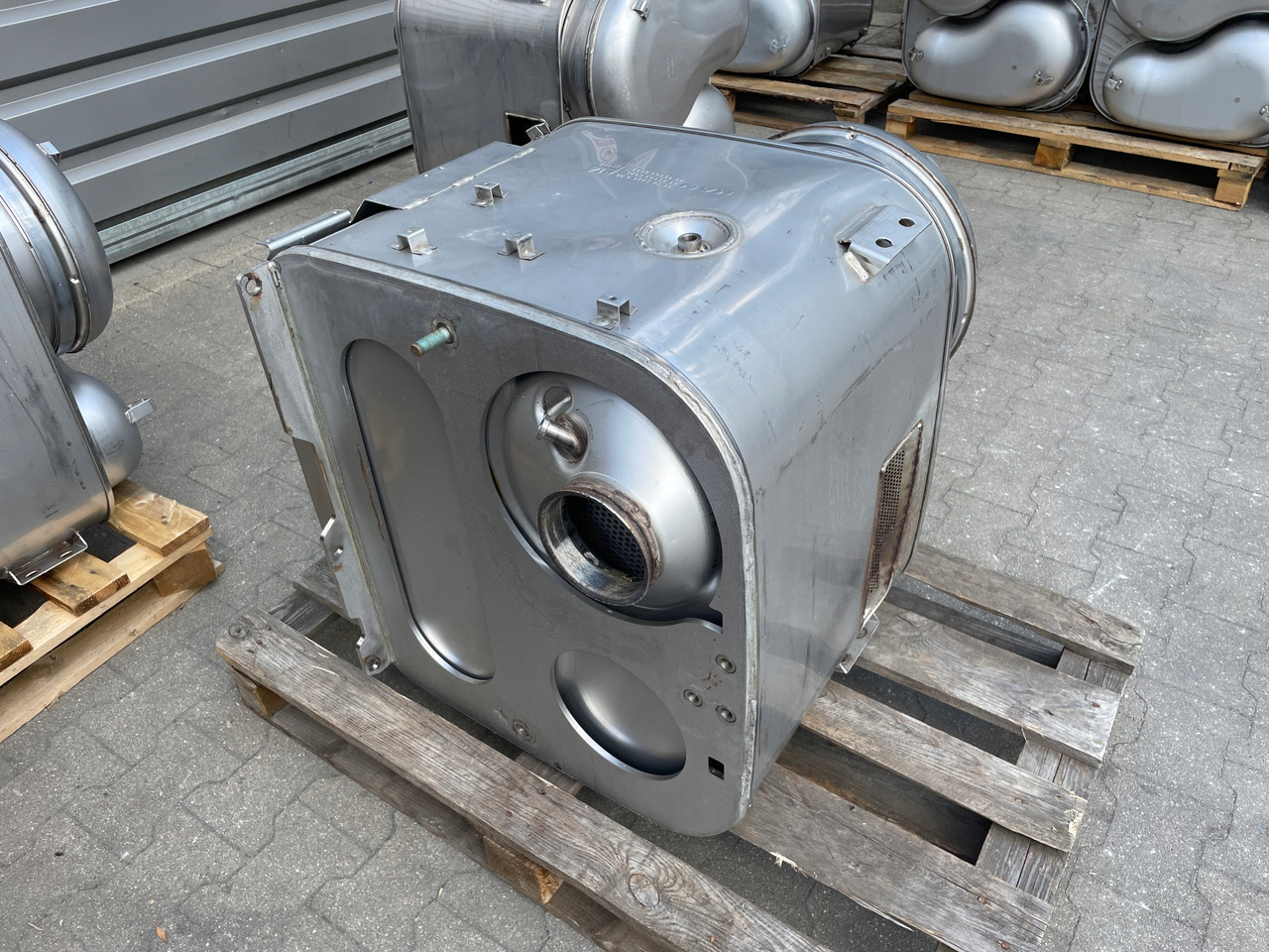 KATALIZATOR MAN TGX TGS EURO 6 DPF TŁUMIK WYDECH 81151036125 - Каталізатор: фото 4 KATALIZATOR MAN TGX TGS EURO 6 DPF TŁUMIK WYDECH 81151036125 - Каталізатор: фото 4