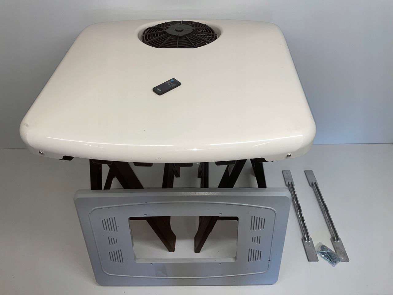 KLIMATYZACJA POSTOJOWA PILOT SLIMCOOL FACTORY PREP DAF SCANIA MC1507523 - Компресор кондиціонера в категорії Вантажівки: фото 1 KLIMATYZACJA POSTOJOWA PILOT SLIMCOOL FACTORY PREP DAF SCANIA MC1507523 - Компресор кондиціонера в категорії Вантажівки: фото 1