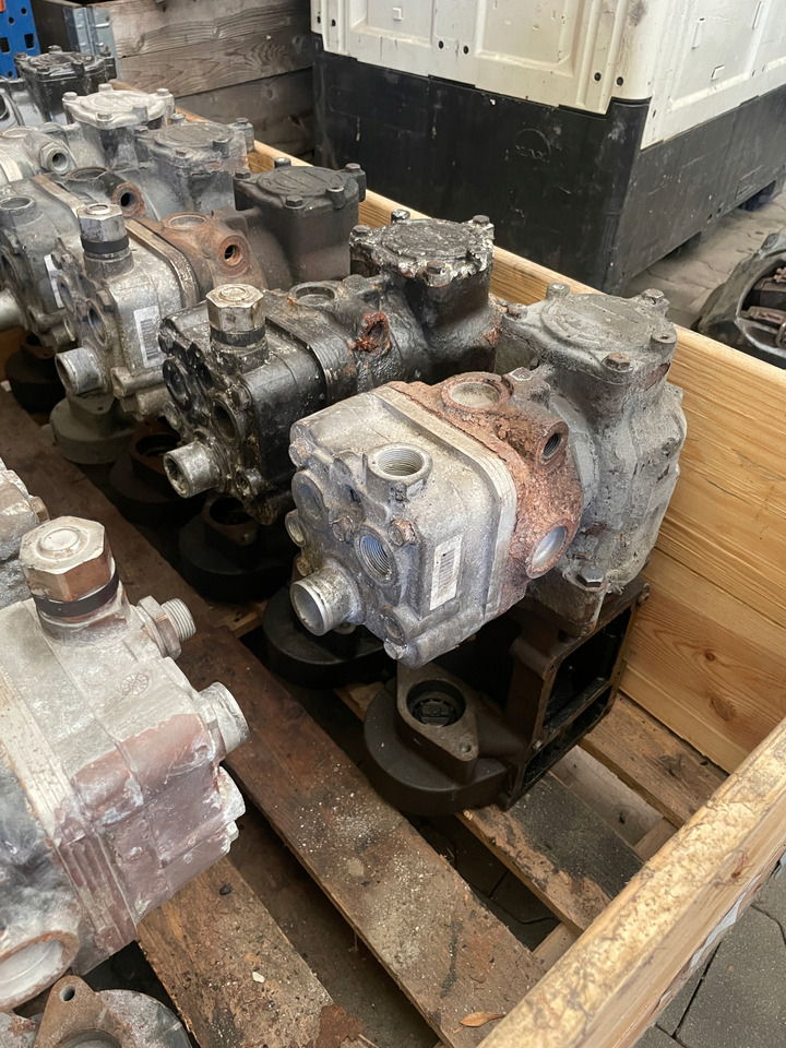 KOMPRESOR SPRĘŻARKA POWIETRZA MAN TGX TGS EURO 6 51540007146 - Пневмокомпресор в категорії Вантажівки: фото 2 KOMPRESOR SPRĘŻARKA POWIETRZA MAN TGX TGS EURO 6 51540007146 - Пневмокомпресор в категорії Вантажівки: фото 2