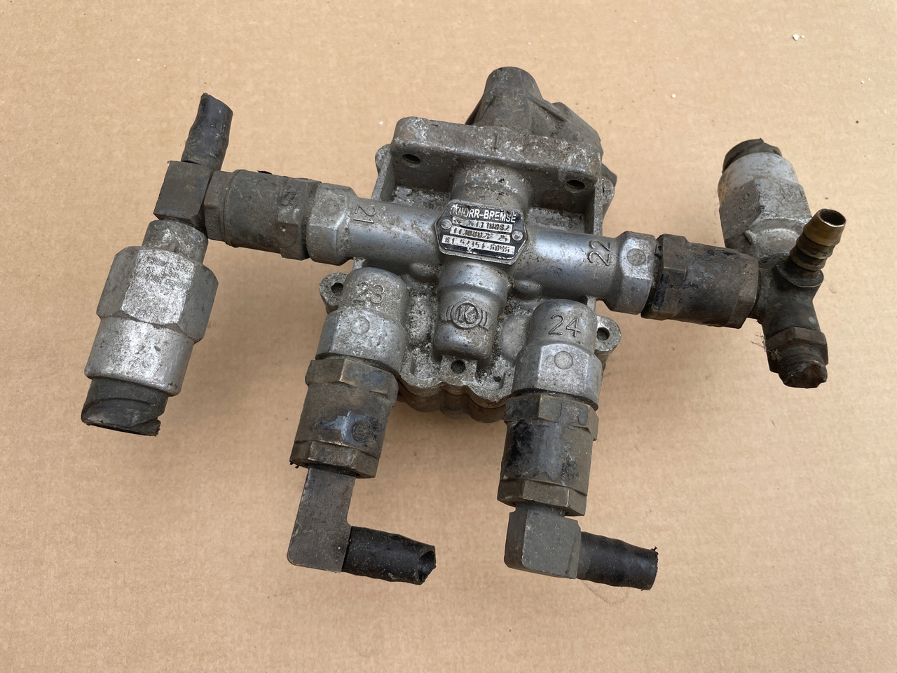 ZAWÓR CZTERODROŻNY MAN TGX TGS TGA 81521516096 - Гальмівний клапан в категорії Вантажівки: фото 2 ZAWÓR CZTERODROŻNY MAN TGX TGS TGA 81521516096 - Гальмівний клапан в категорії Вантажівки: фото 2