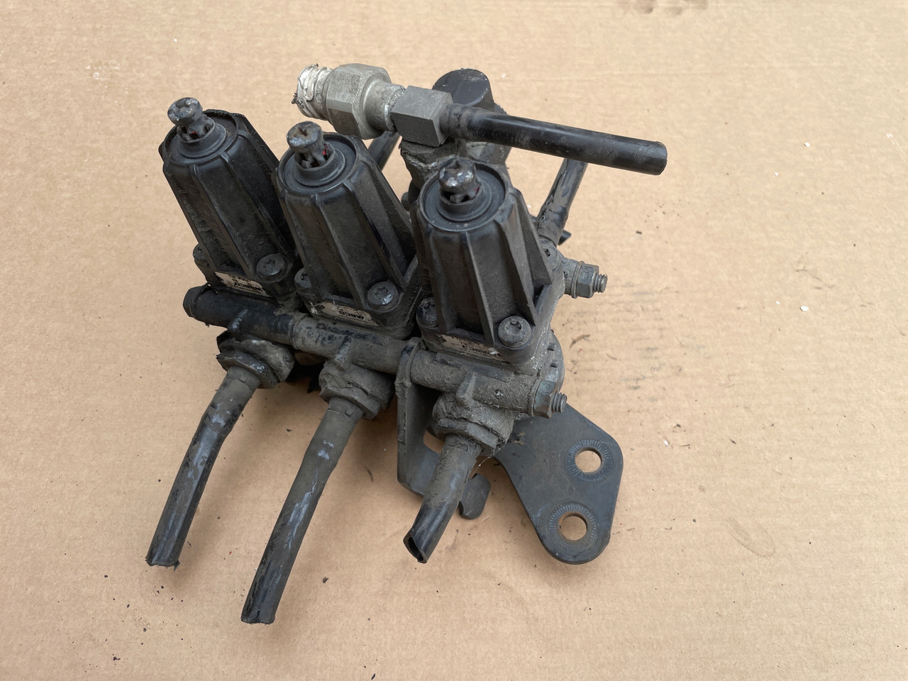 ZAWÓR REDUKCUJNY REDUKTOR CIŚNIENIA MAN TGA TGX TGS 4750103000 - Повітряна підвіска в категорії Вантажівки: фото 1 ZAWÓR REDUKCUJNY REDUKTOR CIŚNIENIA MAN TGA TGX TGS 4750103000 - Повітряна підвіска в категорії Вантажівки: фото 1