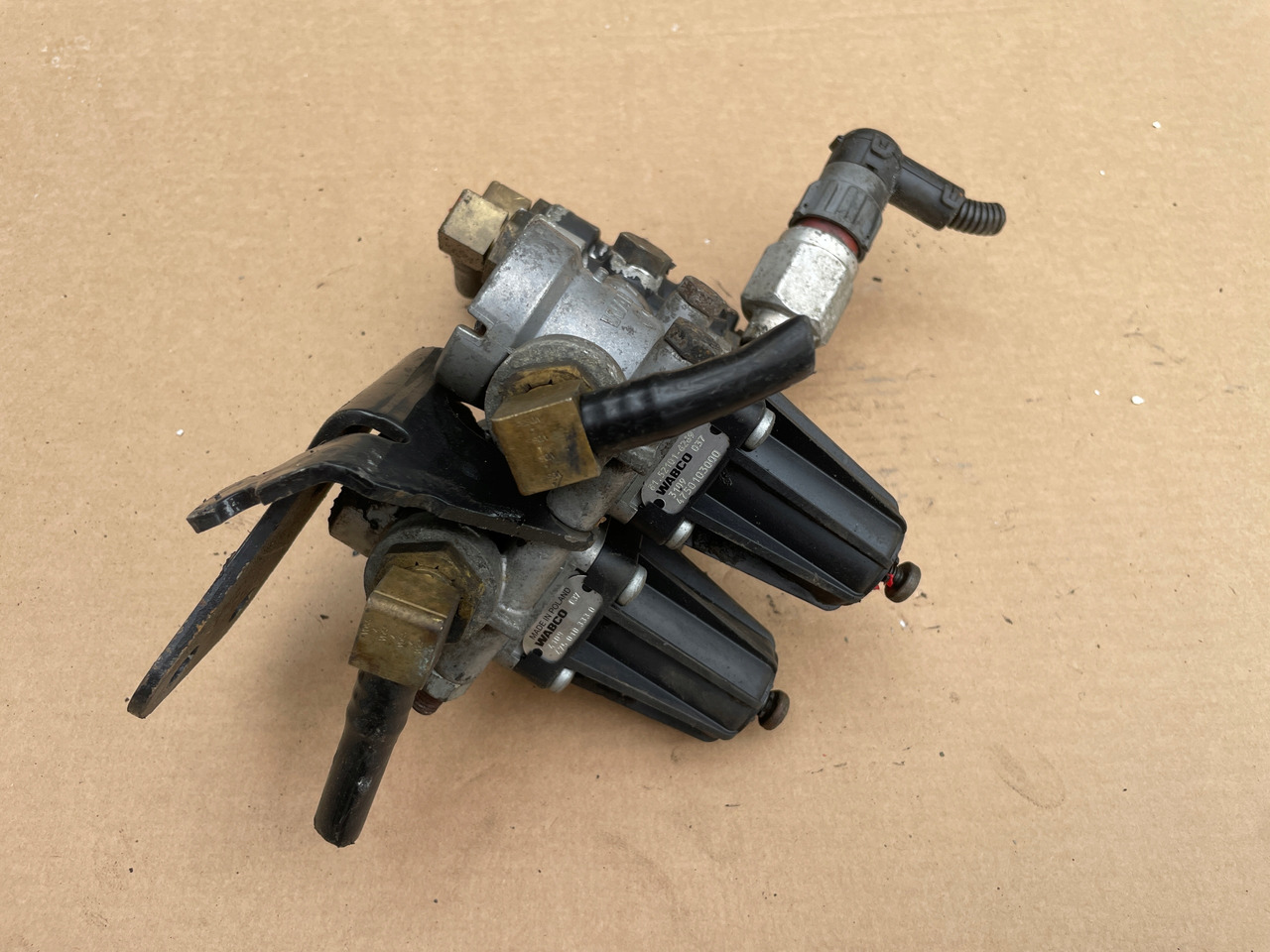 ZAWÓR REDUKCUJNY REDUKTOR CIŚNIENIA MAN TGA TGX TGS 4750103000 - Повітряна підвіска в категорії Вантажівки: фото 4 ZAWÓR REDUKCUJNY REDUKTOR CIŚNIENIA MAN TGA TGX TGS 4750103000 - Повітряна підвіска в категорії Вантажівки: фото 4