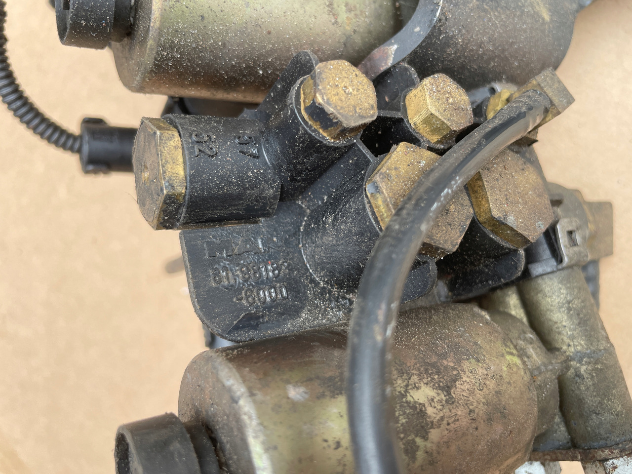 ZAWÓR ROZGAŁĘZIACZ MAN TGA TGS TGX TGM 81981836000 - Двигун та запчастини в категорії Вантажівки: фото 4 ZAWÓR ROZGAŁĘZIACZ MAN TGA TGS TGX TGM 81981836000 - Двигун та запчастини в категорії Вантажівки: фото 4