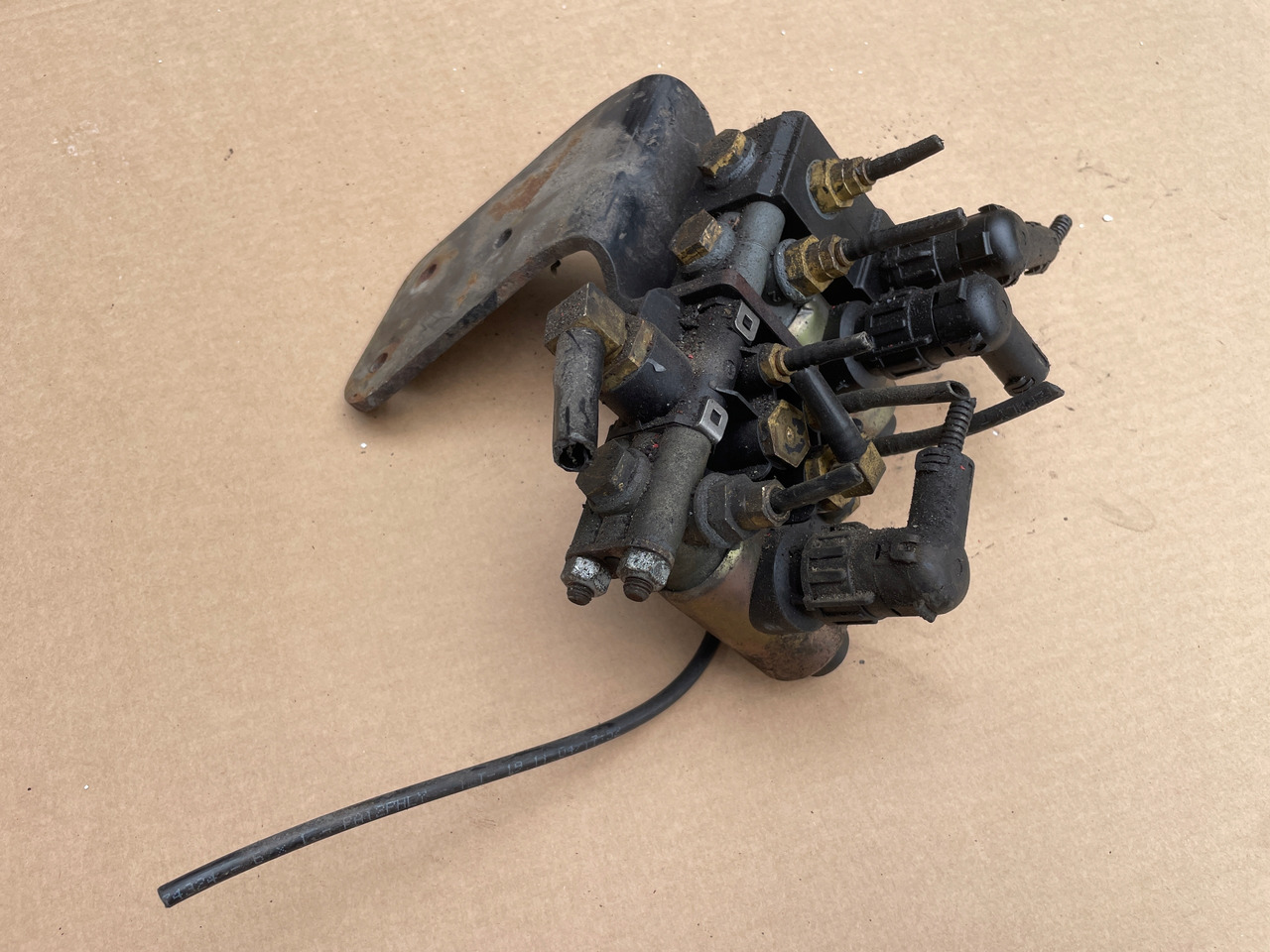 ZAWÓR ROZGAŁĘZIACZ MAN TGA TGS TGX TGM 81981836000 - Двигун та запчастини в категорії Вантажівки: фото 1 ZAWÓR ROZGAŁĘZIACZ MAN TGA TGS TGX TGM 81981836000 - Двигун та запчастини в категорії Вантажівки: фото 1