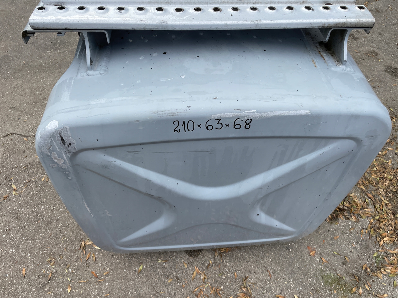 ZBIORNIK PALIWA 780 L MAN TGA TGX TGS 81122015670 - Паливний бак в категорії Вантажівки: фото 4 ZBIORNIK PALIWA 780 L MAN TGA TGX TGS 81122015670 - Паливний бак в категорії Вантажівки: фото 4