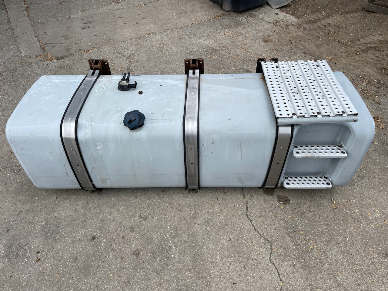 ZBIORNIK PALIWA 780 L MAN TGA TGX TGS 81122015670 - Паливний бак в категорії Вантажівки: фото 1 ZBIORNIK PALIWA 780 L MAN TGA TGX TGS 81122015670 - Паливний бак в категорії Вантажівки: фото 1