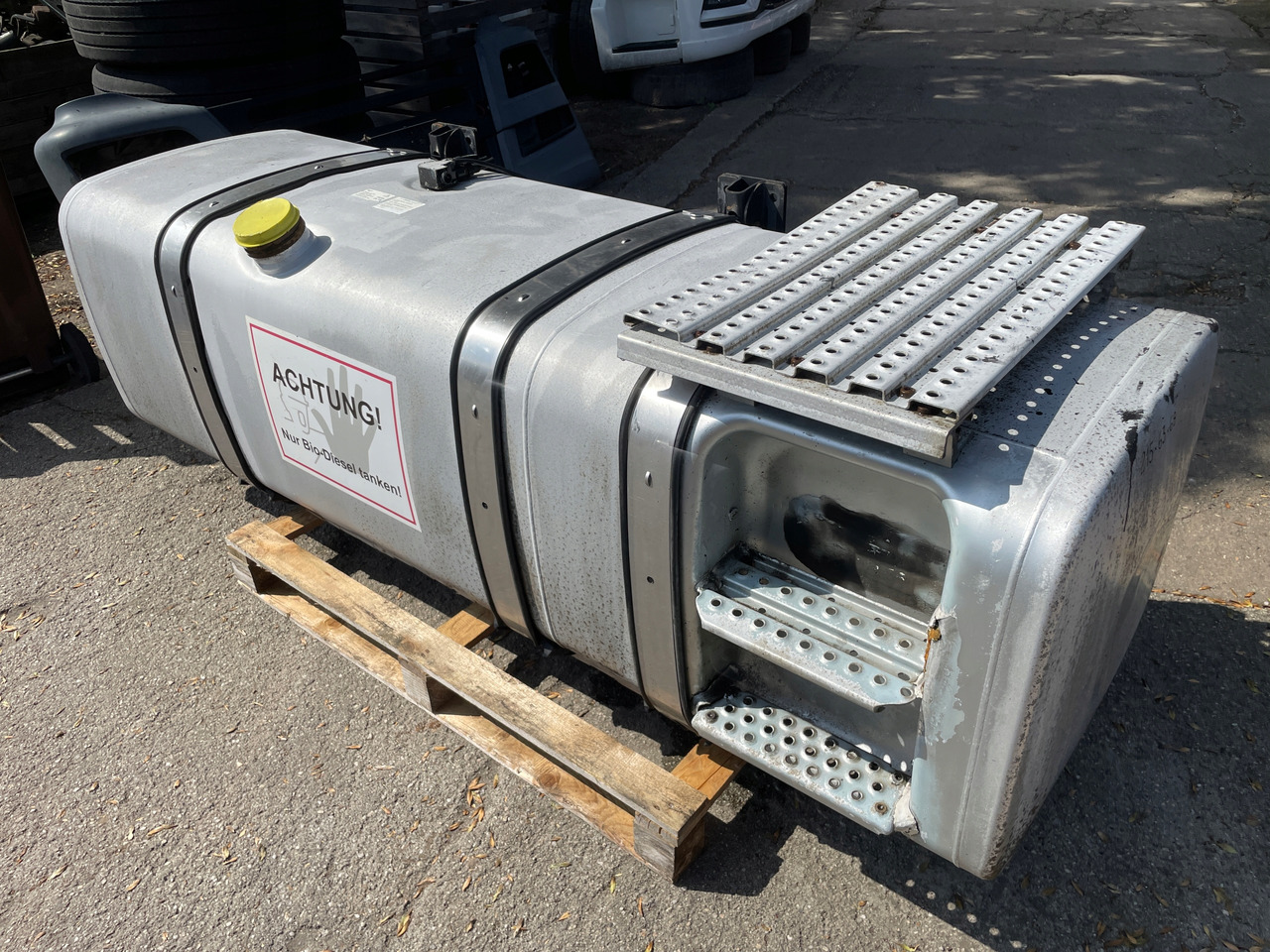 ZBIORNIK PALIWA 780 L MAN TGA TGX TGS 81122015670 - Паливний бак в категорії Вантажівки: фото 3 ZBIORNIK PALIWA 780 L MAN TGA TGX TGS 81122015670 - Паливний бак в категорії Вантажівки: фото 3