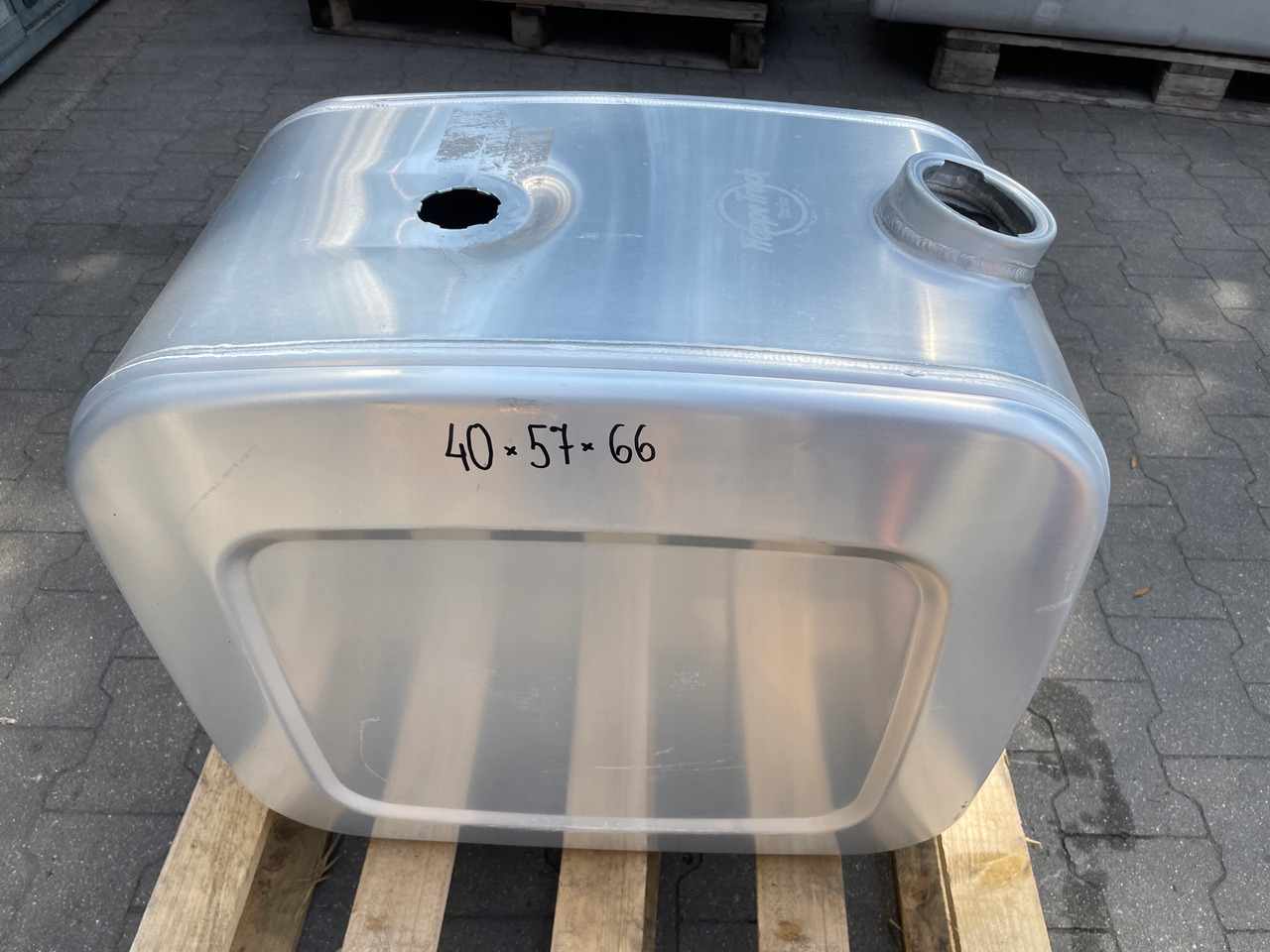 ZBIORNIK PALIWA MAN SCANIA DAF VOLVO IVECO MERCEDES - Паливний бак в категорії Вантажівки: фото 3 ZBIORNIK PALIWA MAN SCANIA DAF VOLVO IVECO MERCEDES - Паливний бак в категорії Вантажівки: фото 3