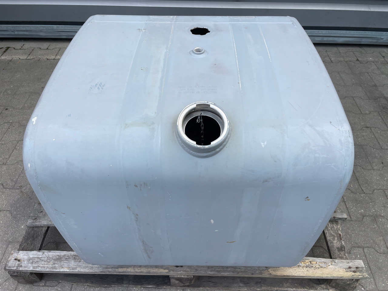 ZBIORNIK PALIWA MAN TGA TGX TGS 250 L 81122015653 - Паливний бак в категорії Вантажівки: фото 1 ZBIORNIK PALIWA MAN TGA TGX TGS 250 L 81122015653 - Паливний бак в категорії Вантажівки: фото 1