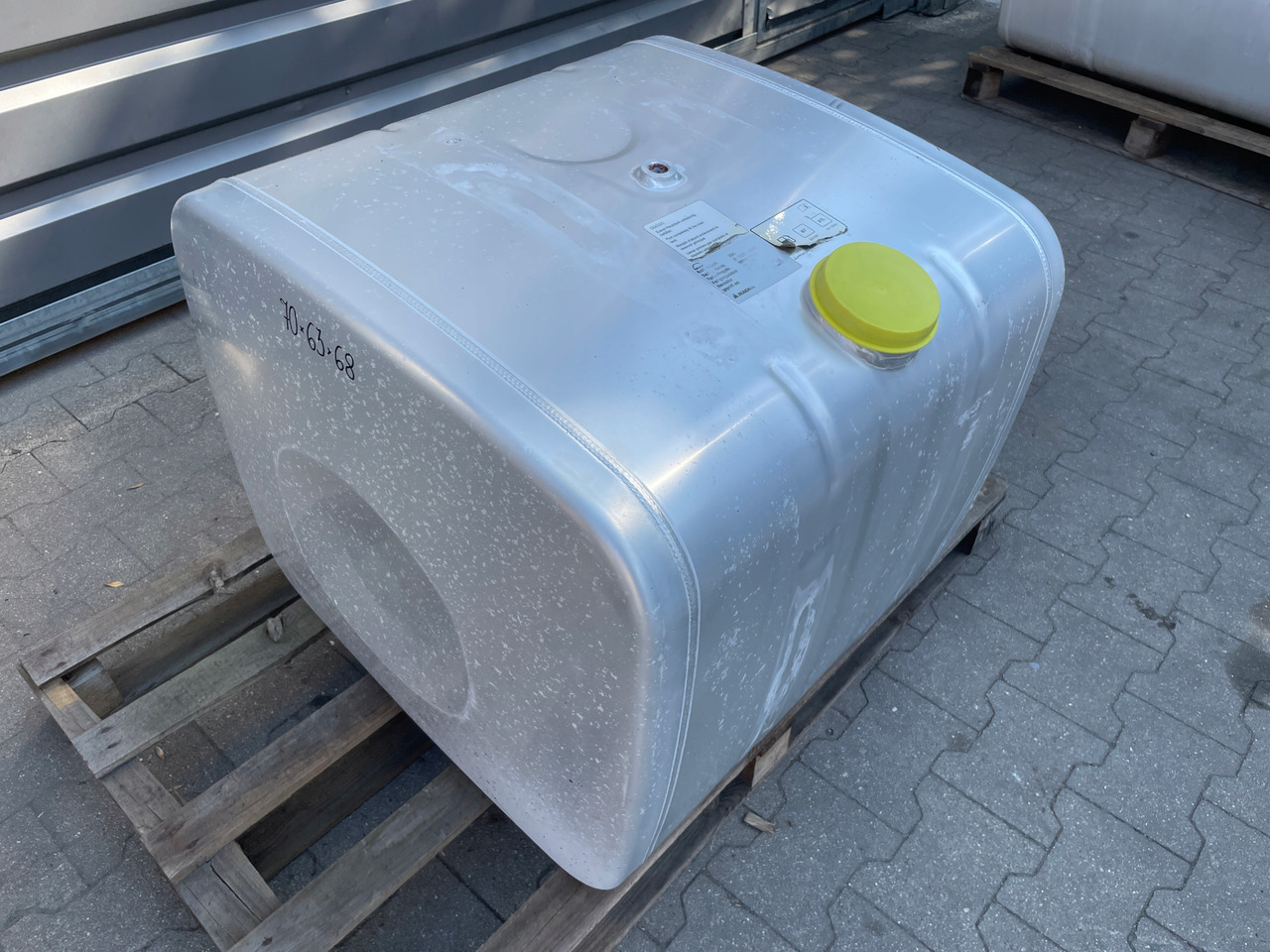 ZBIORNIK PALIWA MAN TGA TGX TGS 250L 81122016898 - Паливний бак в категорії Вантажівки: фото 2 ZBIORNIK PALIWA MAN TGA TGX TGS 250L 81122016898 - Паливний бак в категорії Вантажівки: фото 2