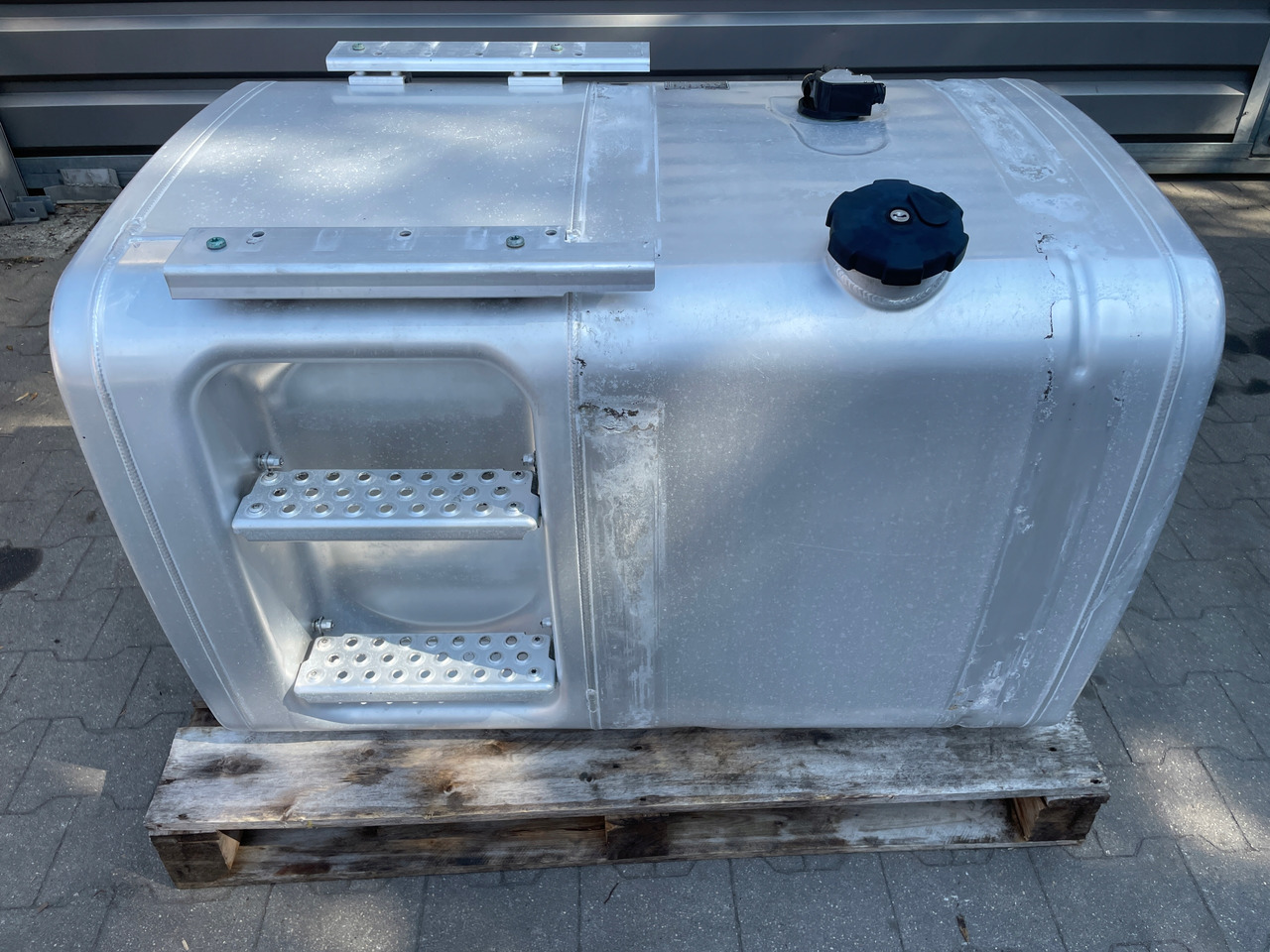 ZBIORNIK PALIWA MAN TGA TGX TGS 460 L 81122016831 - Паливний бак в категорії Вантажівки: фото 1 ZBIORNIK PALIWA MAN TGA TGX TGS 460 L 81122016831 - Паливний бак в категорії Вантажівки: фото 1