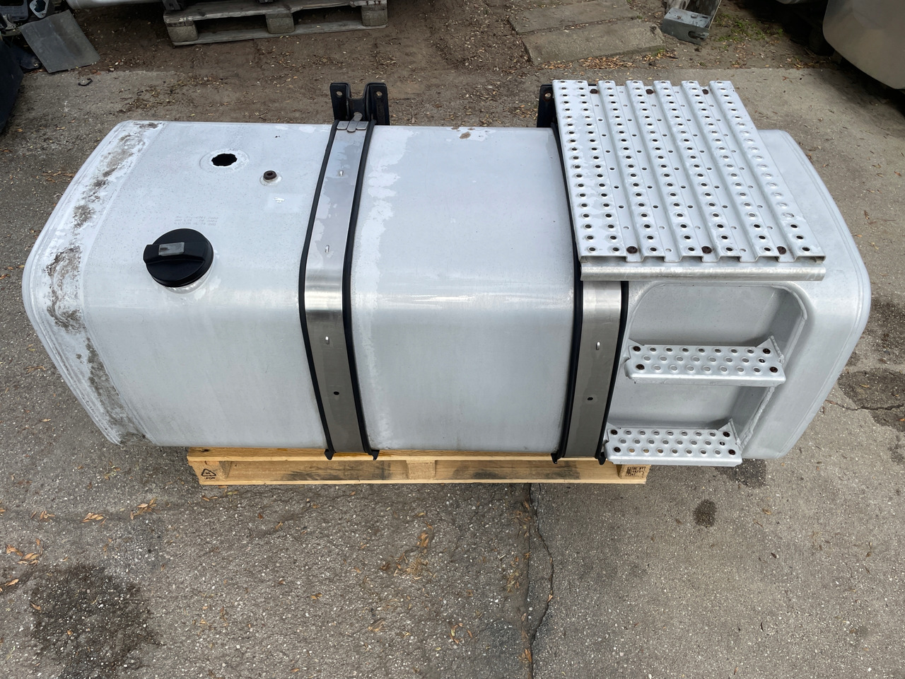 ZBIORNIK PALIWA MAN TGX TGS TGA 590 L 81122015663 - Паливний бак в категорії Вантажівки: фото 1 ZBIORNIK PALIWA MAN TGX TGS TGA 590 L 81122015663 - Паливний бак в категорії Вантажівки: фото 1