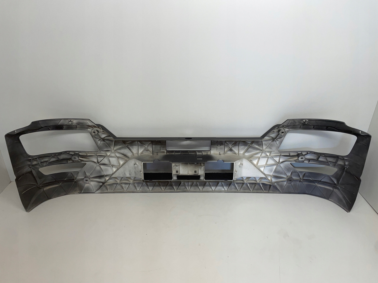 ZDERZAK MAN TGM 20- SZARY BEZ DZIUR 81416140126 - Кузов і екстер'єр в категорії Вантажівки: фото 5 ZDERZAK MAN TGM 20- SZARY BEZ DZIUR 81416140126 - Кузов і екстер'єр в категорії Вантажівки: фото 5