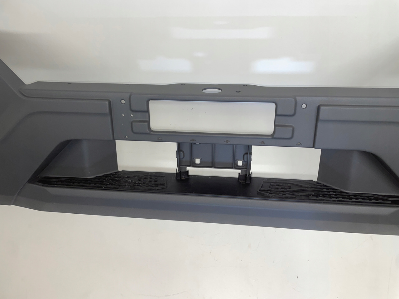 ZDERZAK MAN TGM 20- SZARY BEZ DZIUR 81416140126 - Кузов і екстер'єр в категорії Вантажівки: фото 4 ZDERZAK MAN TGM 20- SZARY BEZ DZIUR 81416140126 - Кузов і екстер'єр в категорії Вантажівки: фото 4