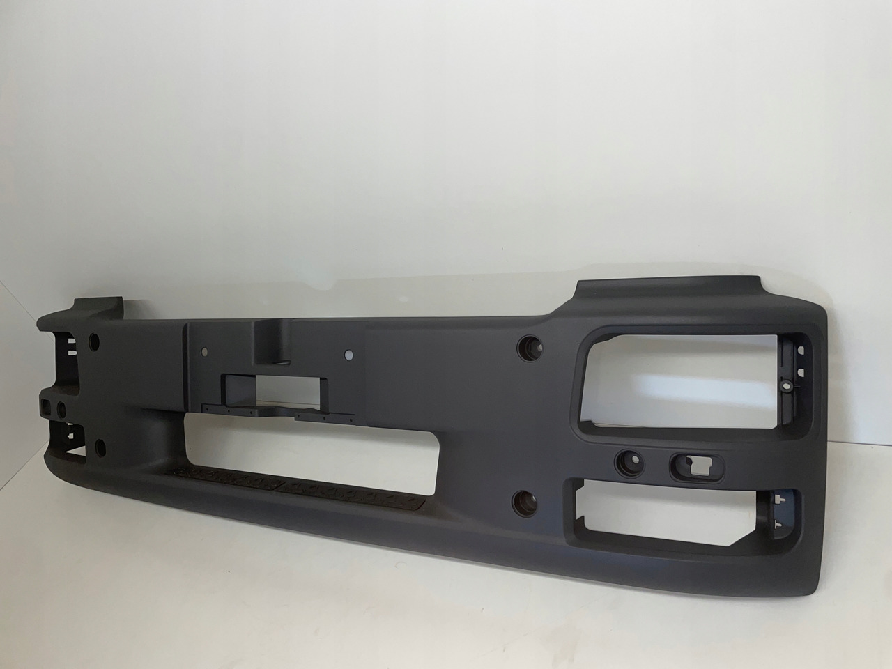 ZDERZAK MAN TGM SZEROKI 81416100354 - Бампер в категорії Вантажівки: фото 3 ZDERZAK MAN TGM SZEROKI 81416100354 - Бампер в категорії Вантажівки: фото 3