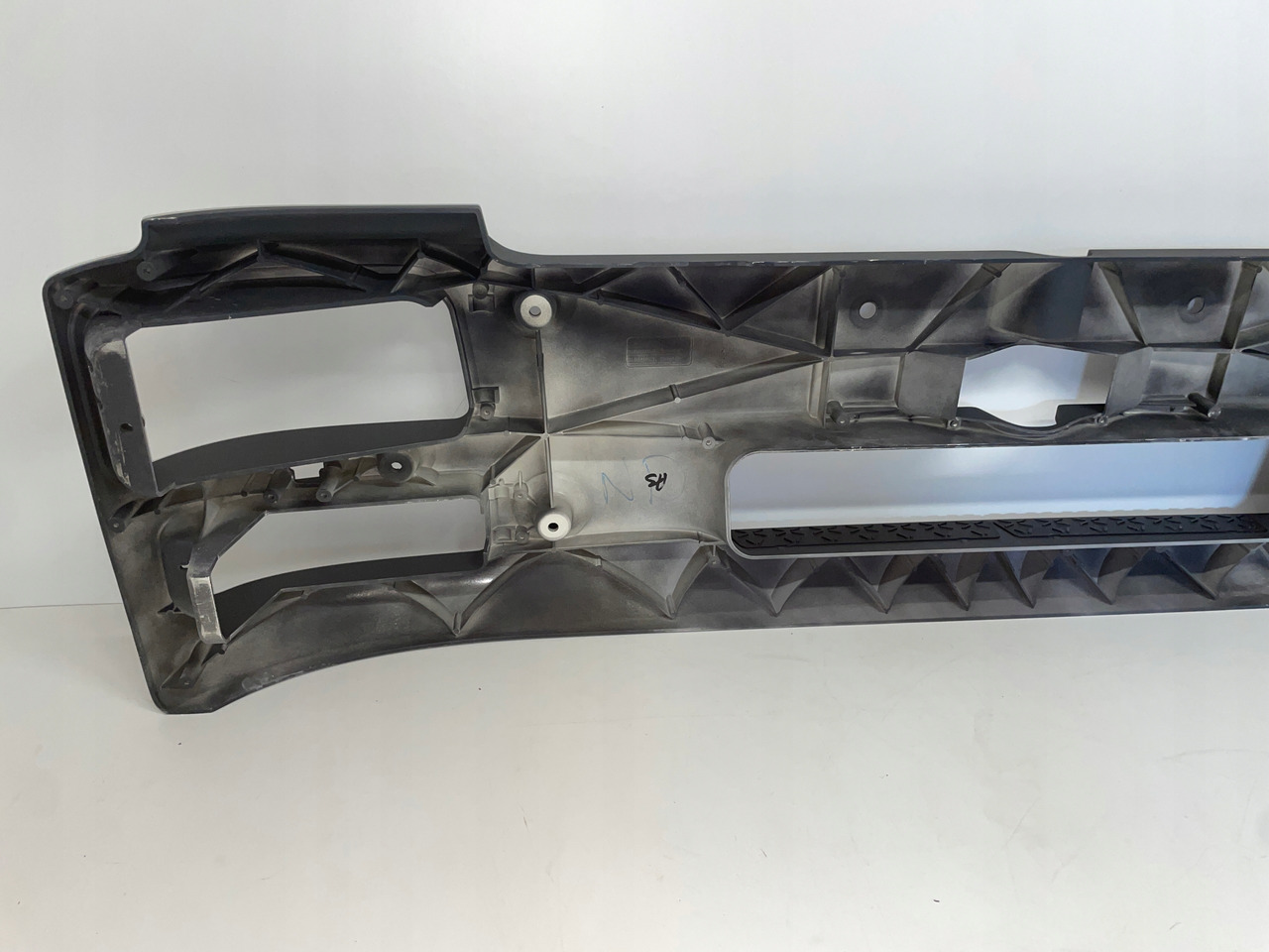 ZDERZAK MAN TGM SZEROKI 81416100354 - Бампер в категорії Вантажівки: фото 5 ZDERZAK MAN TGM SZEROKI 81416100354 - Бампер в категорії Вантажівки: фото 5