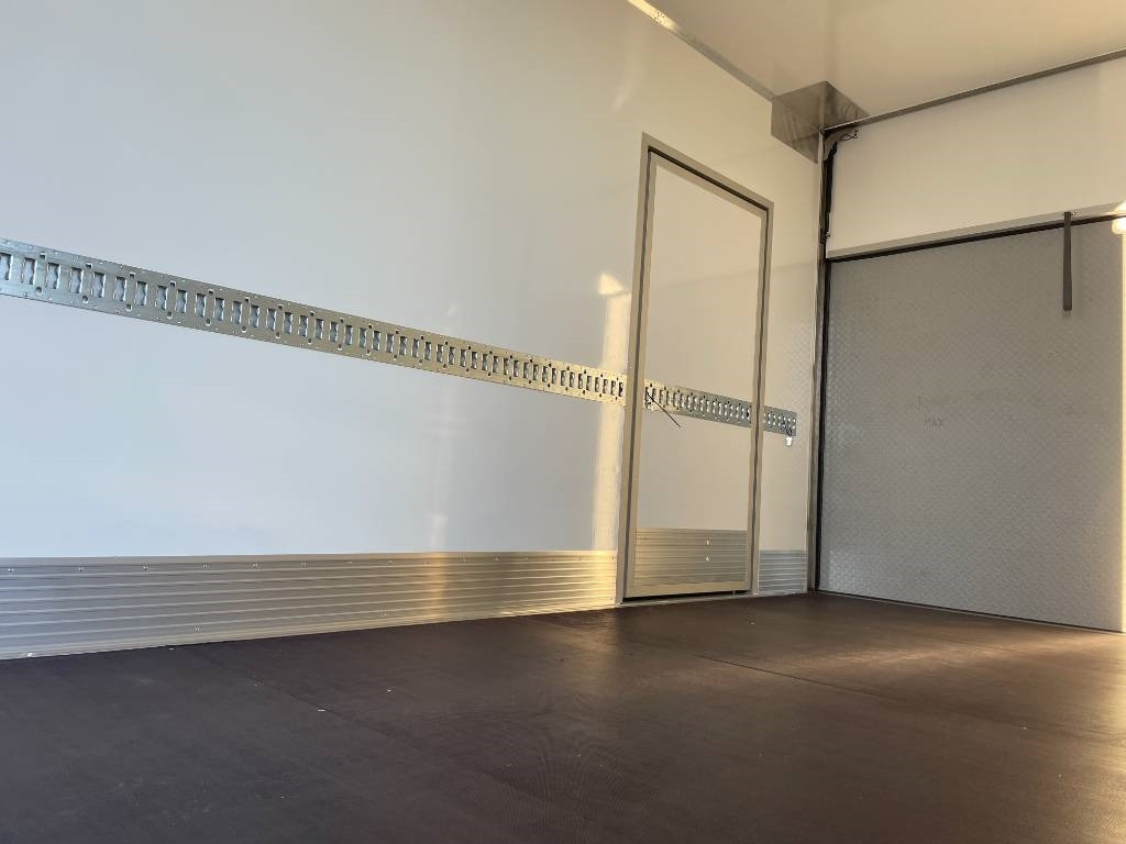 Volvo FM 330 - Вантажівка з закритим кузовом: фото 3 Volvo FM 330 - Вантажівка з закритим кузовом: фото 3