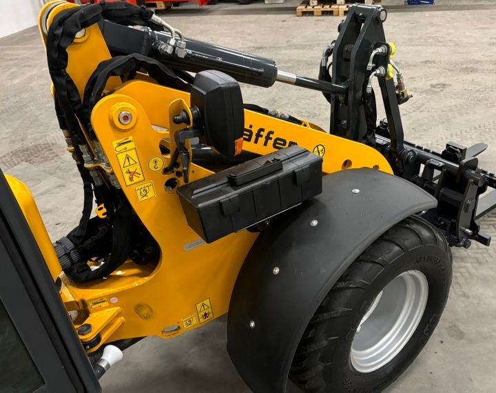 Schäffer 2430 HD - Компактний фронтальний навантажувач: фото 3 Schäffer 2430 HD - Компактний фронтальний навантажувач: фото 3