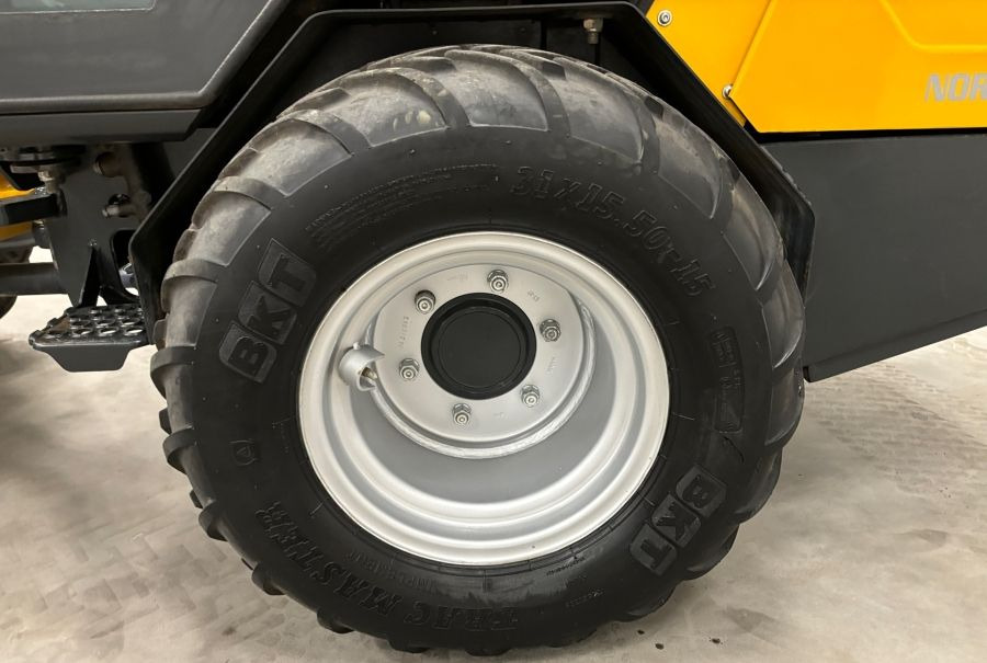 Schäffer 2430 HD - Компактний фронтальний навантажувач: фото 4 Schäffer 2430 HD - Компактний фронтальний навантажувач: фото 4