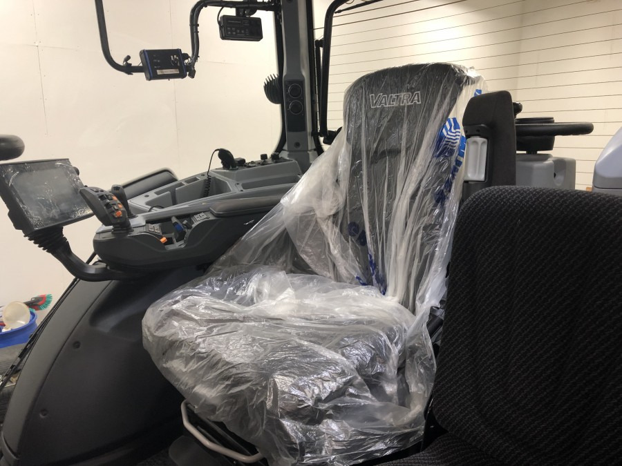 Valtra T234 - Трактор: фото 4 Valtra T234 - Трактор: фото 4