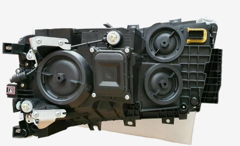 NOWY REFLEKTOR PRAWY SCANIA L,P,G,R,S - Передня фара в категорії Вантажівки: фото 3 NOWY REFLEKTOR PRAWY SCANIA L,P,G,R,S - Передня фара в категорії Вантажівки: фото 3